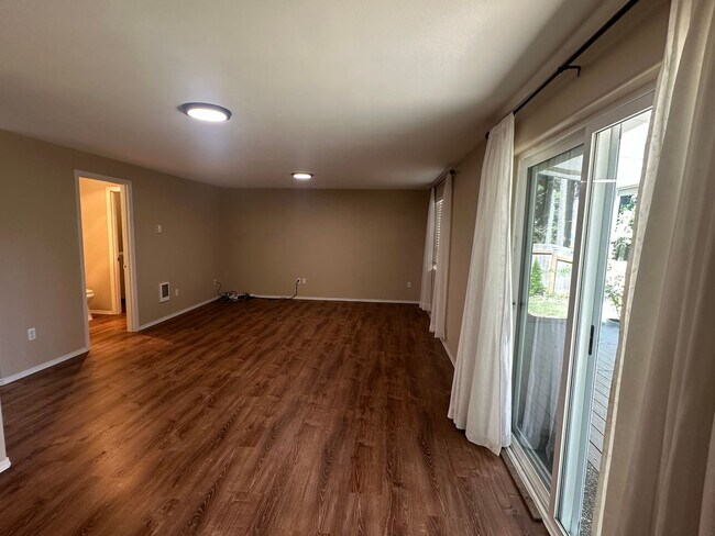 Building Photo - 18524 Woodside Dr SE