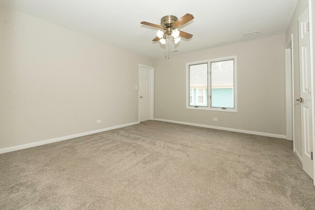Building Photo - 504 N La Grange Rd