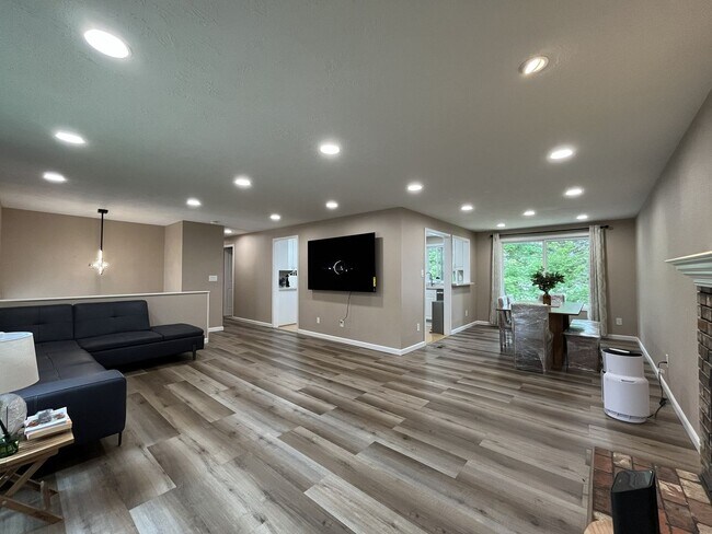 Building Photo - Three-Bedroom Home Near Nike Campus with Bonus Room, Large Deck & Two-Car Garage