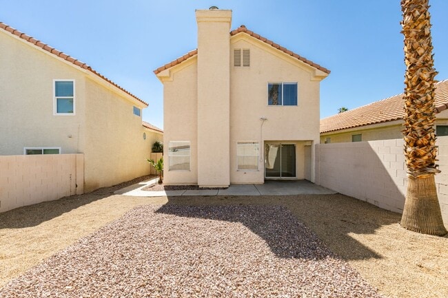 Building Photo - Charming 3 bedroom, 2.5 bathroom home near Summerlin
