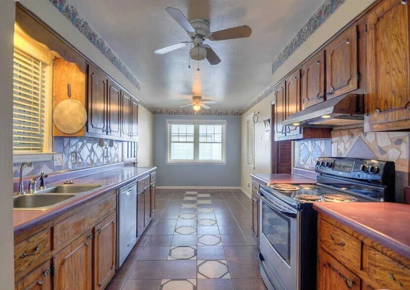 Building Photo - 2053 Lydgate Dr