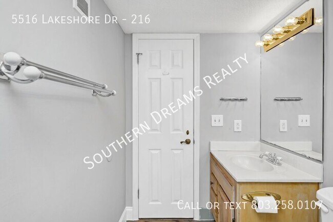 Building Photo - 5516 Lakeshore Dr