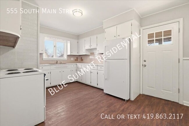 Building Photo - 555 S Main St