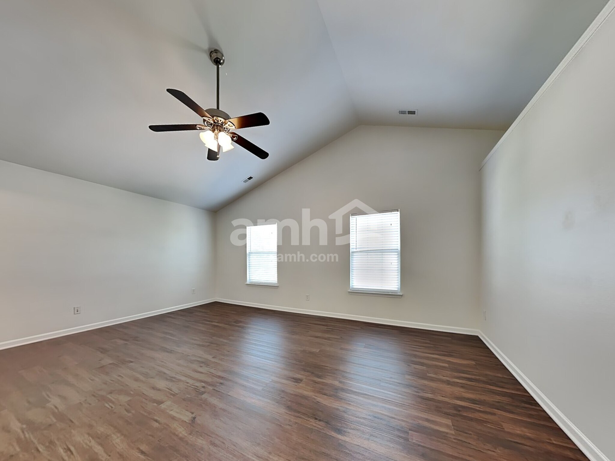 Building Photo - 2526 Ingleside Dr