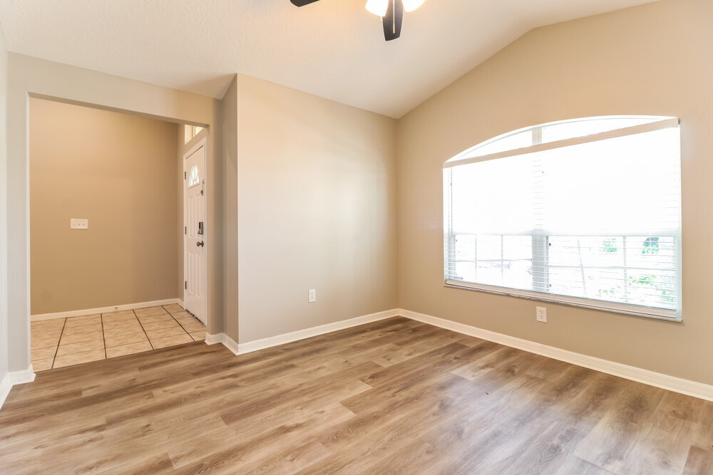 Building Photo - 3304 Pin Oak Ln