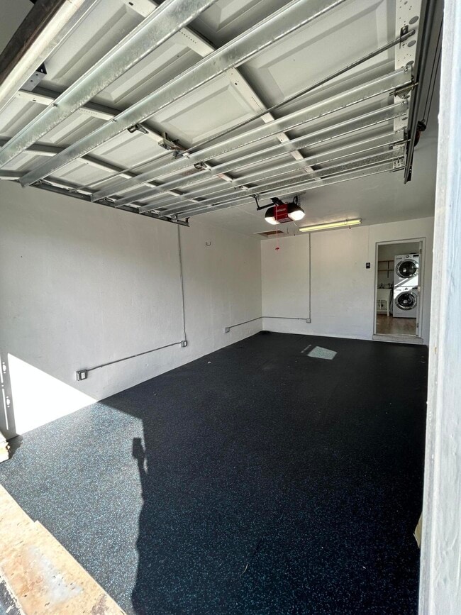 Building Photo - 455 NE 29th St
