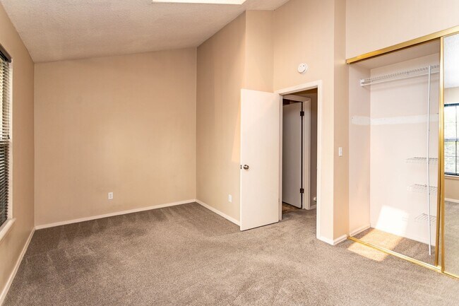 Building Photo - 6853 Mountain Top Ln