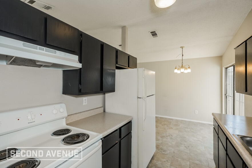 Building Photo - 1937 Red Cloud Dr