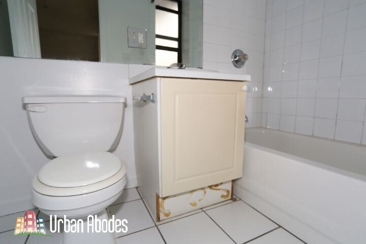 Building Photo - 911 W Dakin St