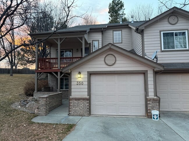 Building Photo - Beautiful 3-Level Corner Unit Townhouse with Garage