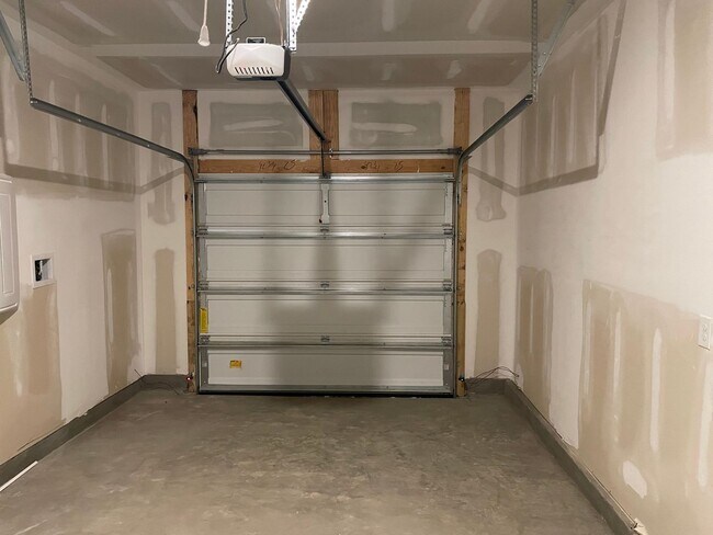 Building Photo - 3600 Whaley Wy