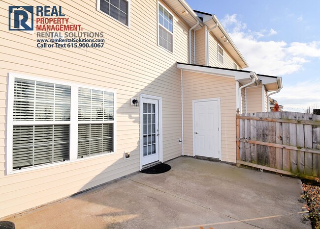 Building Photo - 3 bedroom 2.5 bath townhome; great locatio...