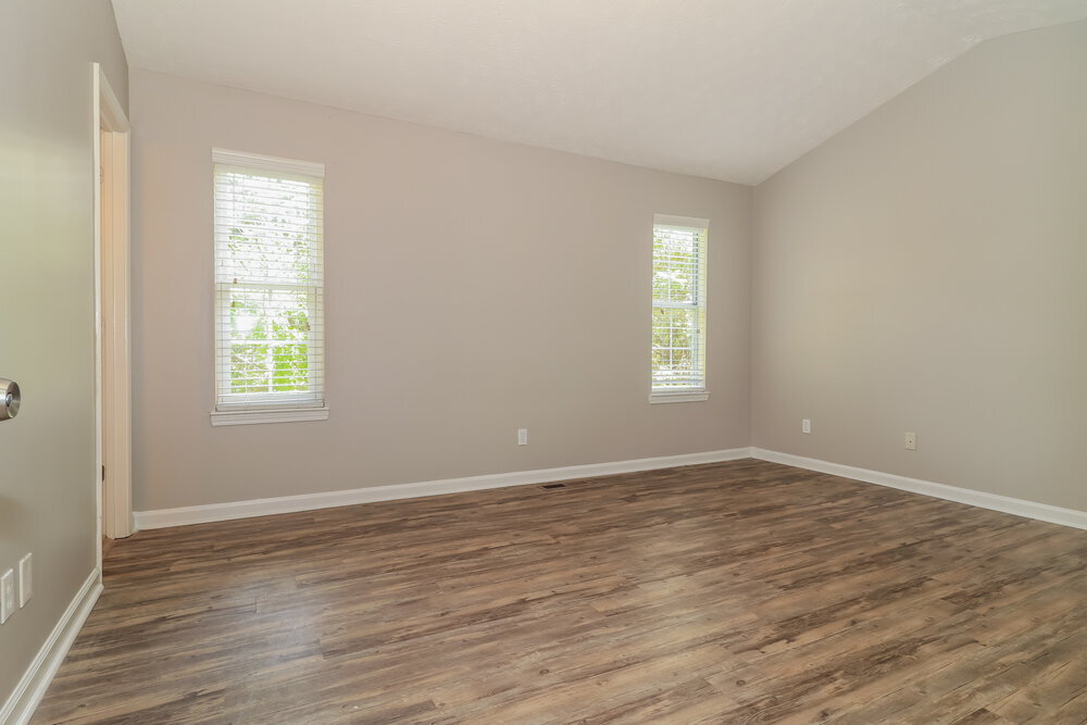 Building Photo - 523 White Pines Dr