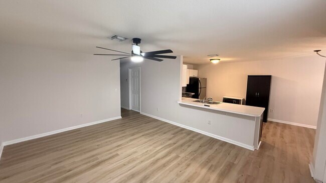 Building Photo - 1095 Miami Blvd