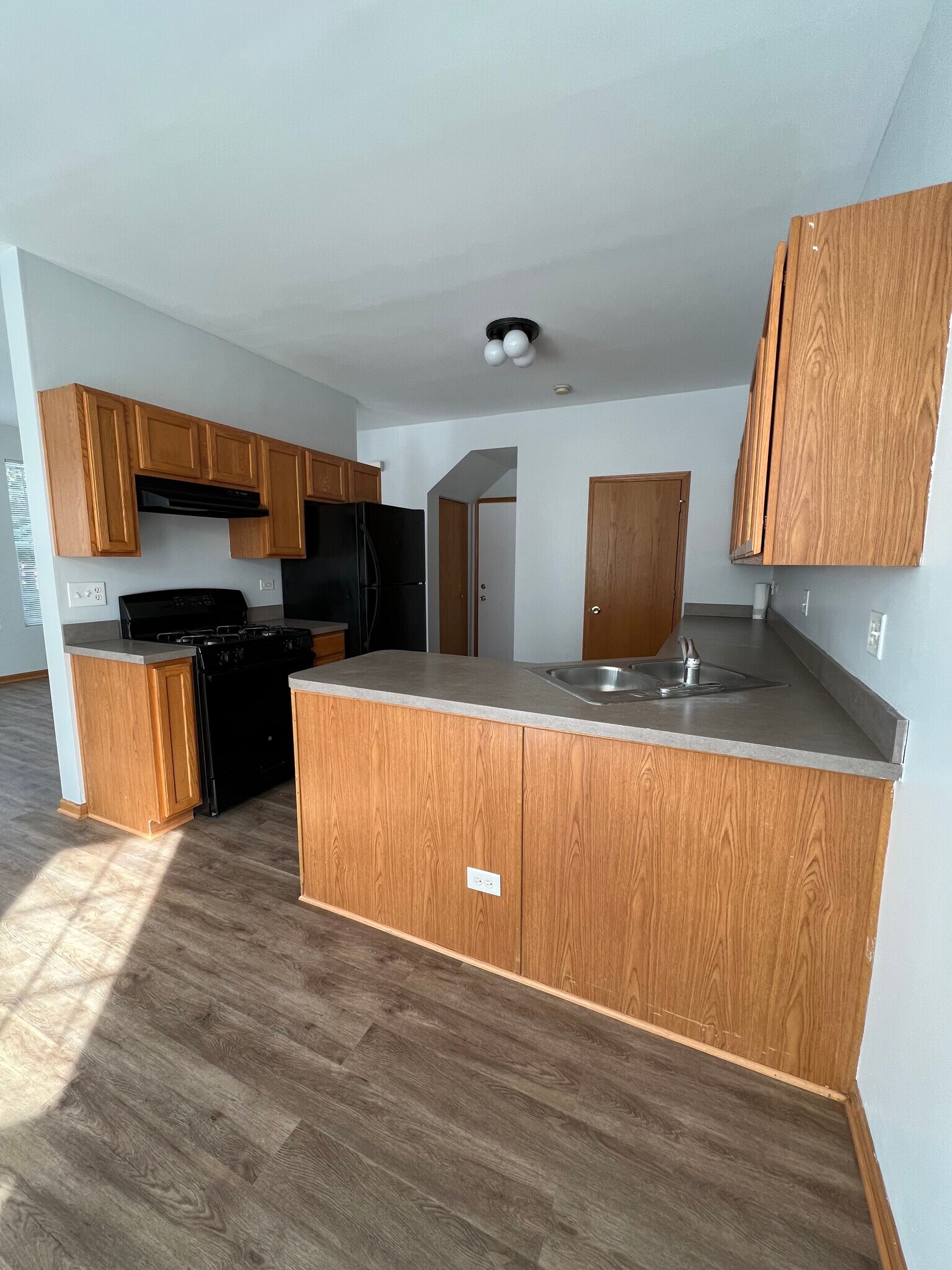 Building Photo - 1470 Millbrook Dr