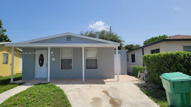 Primary Photo - 935 W 5th St