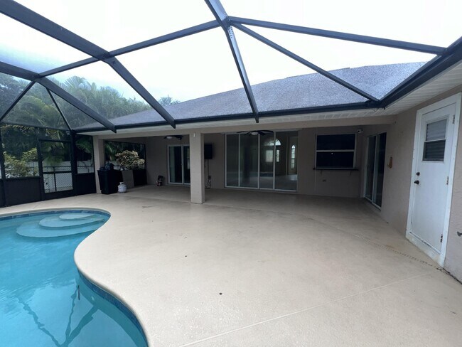 Building Photo - 1509 SW Crater Ave