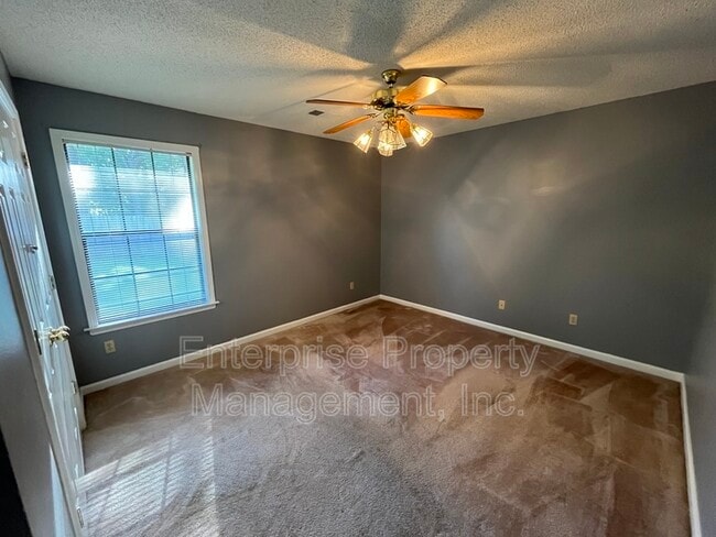 Building Photo - 384 Walnut Trace Dr