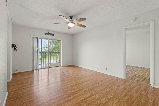 Building Photo - 1507 SE Royal Green Cir