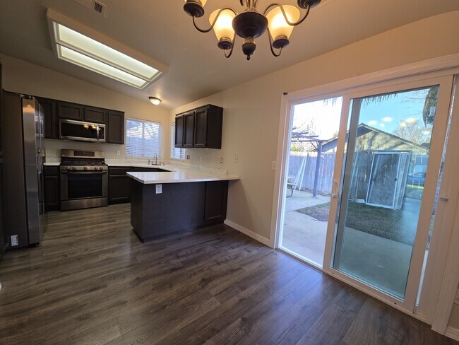 Building Photo - 303 Pinon Way