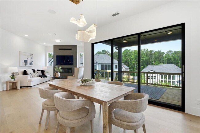 Building Photo - 4510 Hawthorn Cir