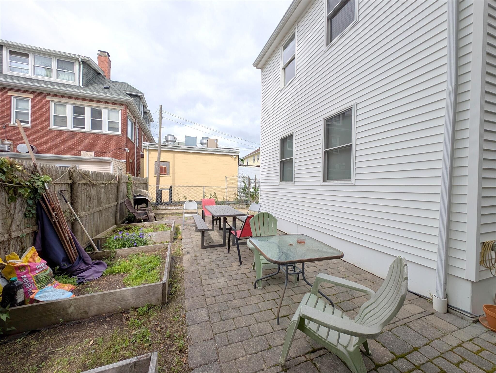 Building Photo - 9 Bonner Ave