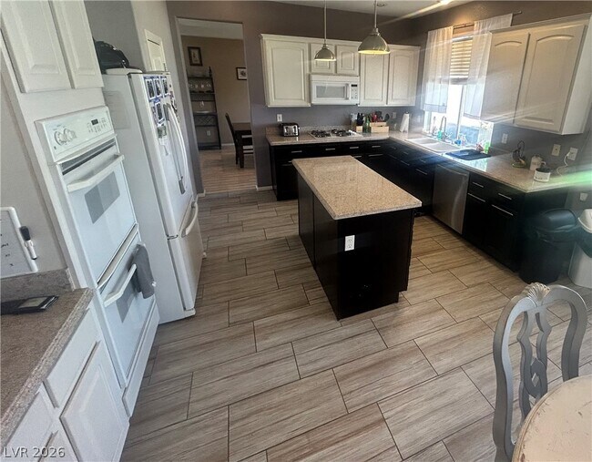 Building Photo - 2076 Santina Ave
