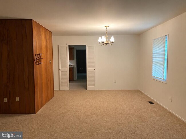 Building Photo - 2207 Hyson Pl