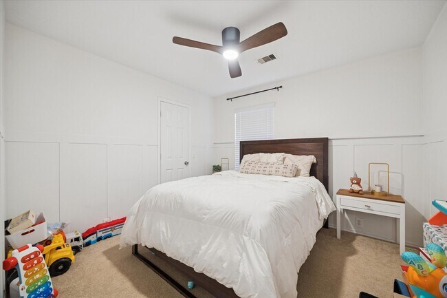 Building Photo - 5802 Spring Sunrise Dr