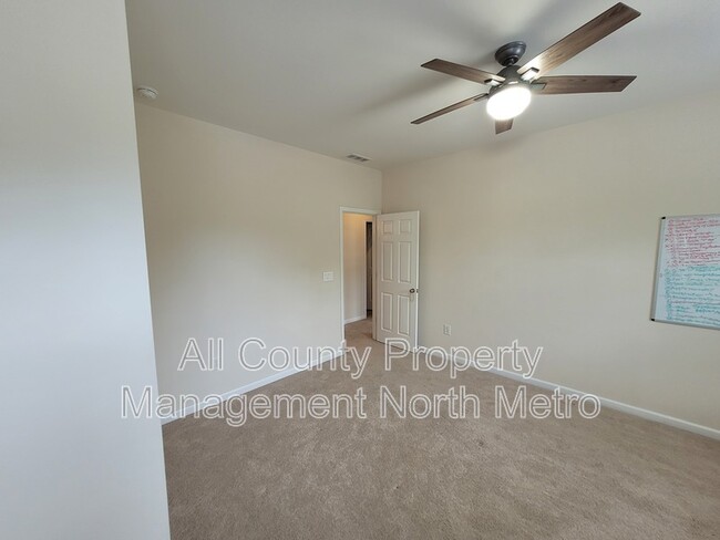 Building Photo - 4808 Blue Elm Ln