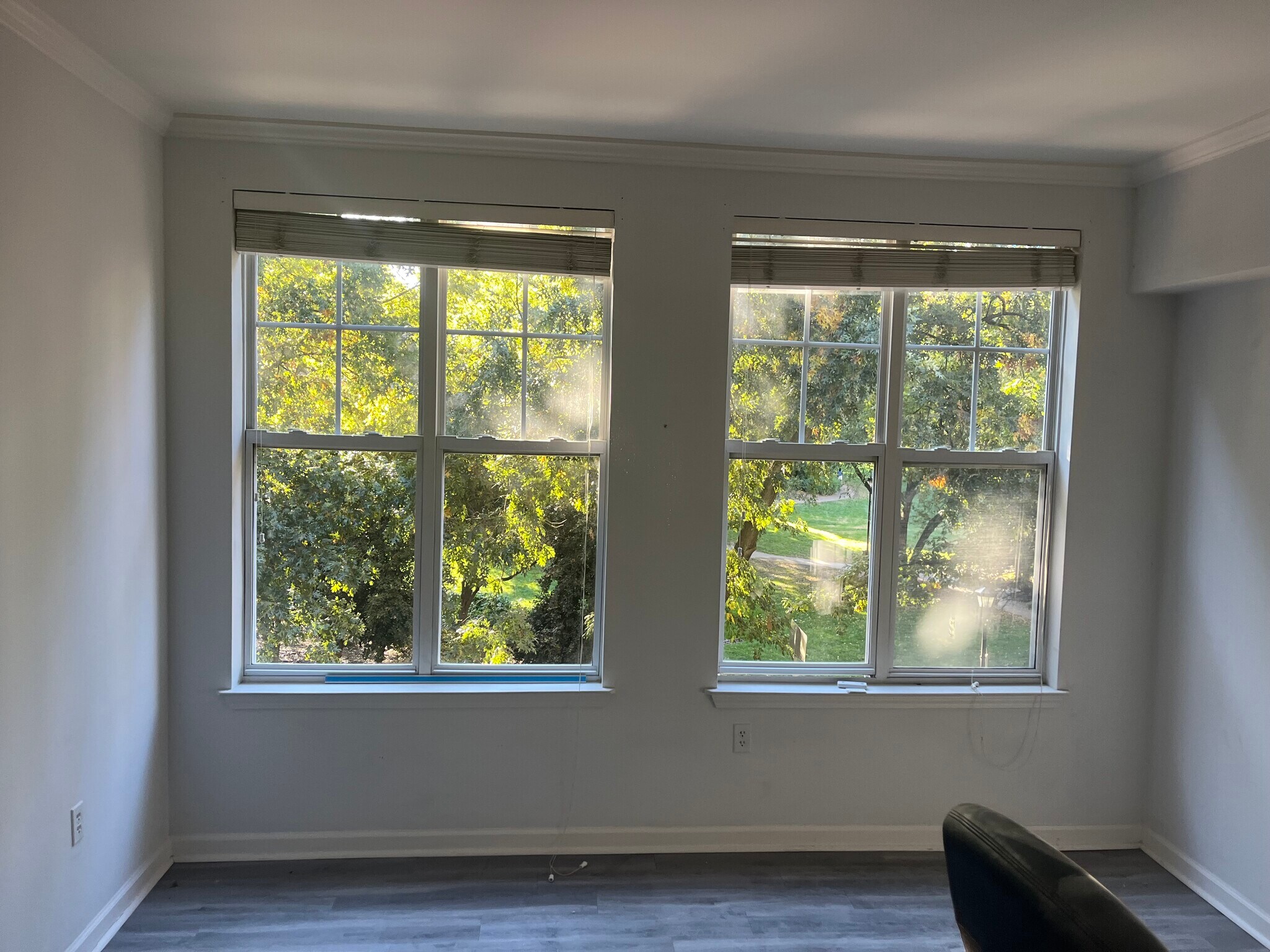 Building Photo - 405 W 7th St