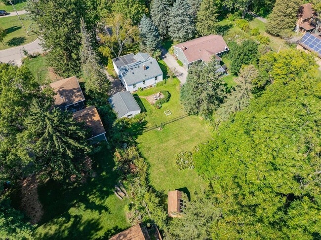 Building Photo - 401 Merrill Crest Dr