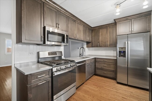 Building Photo - 319 Vine Ave