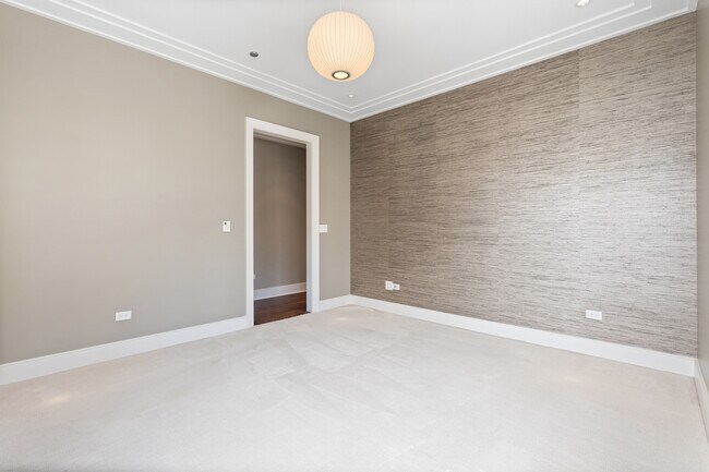 Building Photo - 118 E Erie St