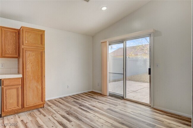 Building Photo - 9573 Paradise Rd