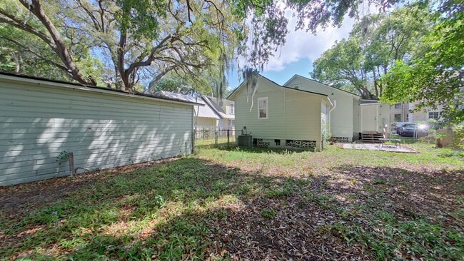 Building Photo - Beautiful 2 Bedroom Home in San Marco read...