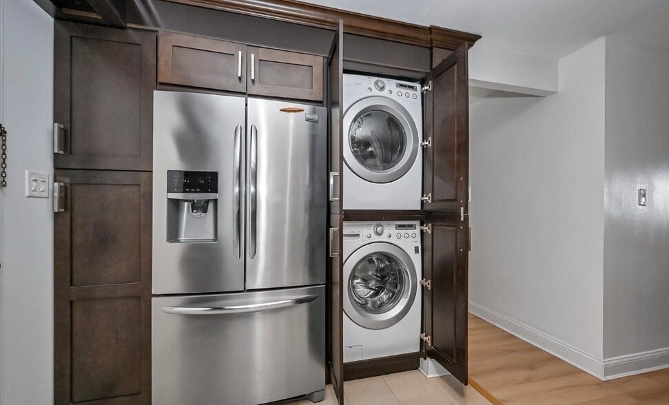 Building Photo - 725 Miller Ave