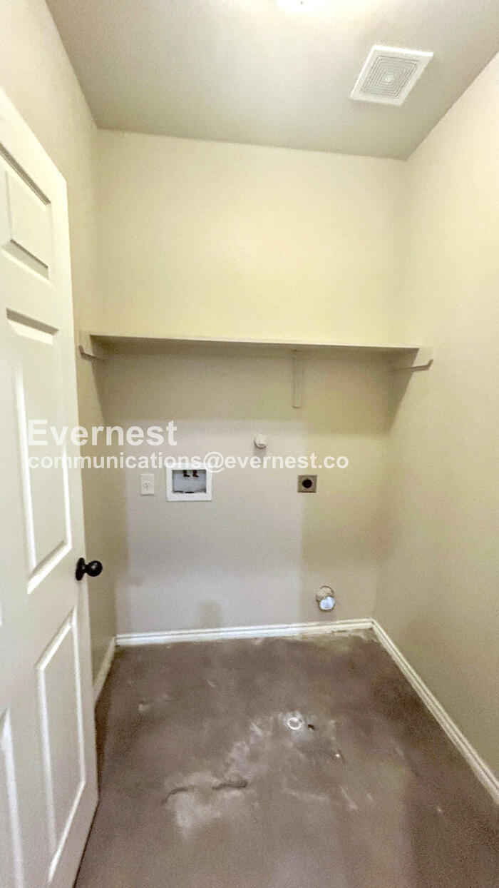 Building Photo - 194 Joanne Cv