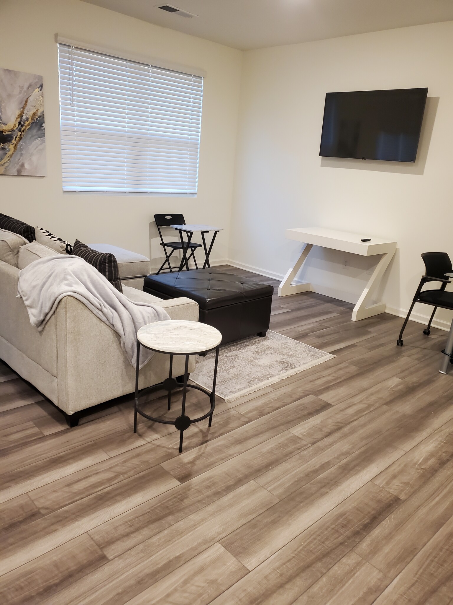 Living room - 1044 Paddington Dr