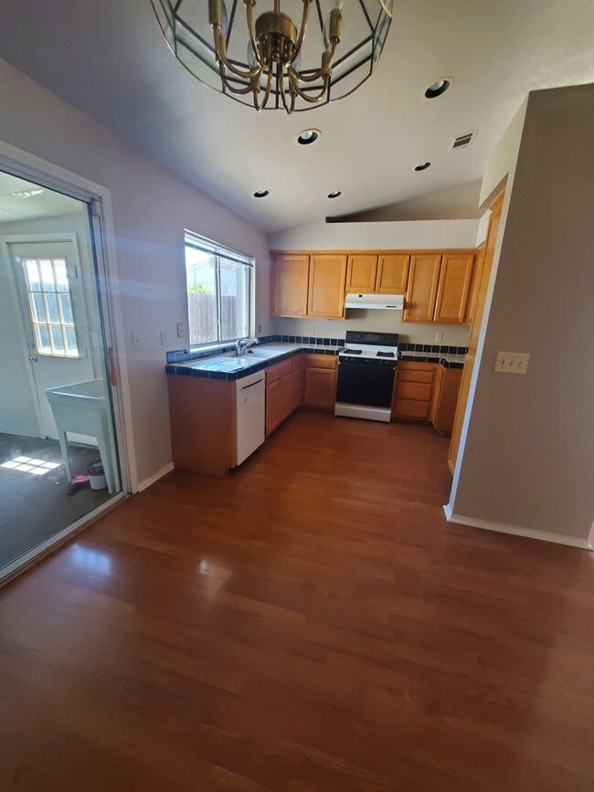 Building Photo - All Cleaned Up!