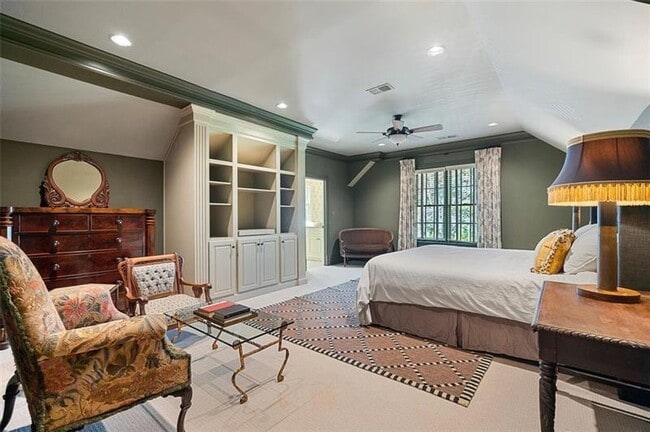 Building Photo - 5000 Long Island Dr