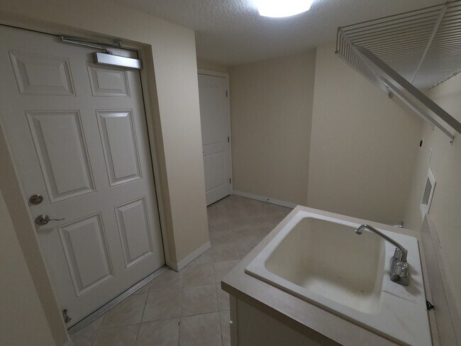 Building Photo - 10851 Mangrove Cay Ln NE
