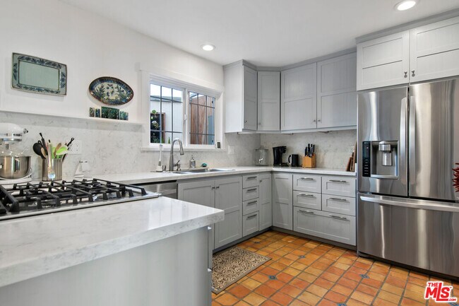Building Photo - 6240 Tapia Dr