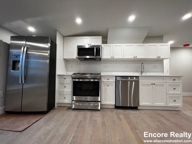 Building Photo - 13 Greylock Rd