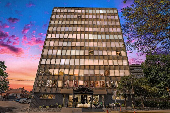 Building Photo - Stylish Capitol Hill Condo with Mountain &...