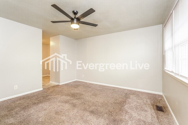 Building Photo - 1708 Cedrow Dr