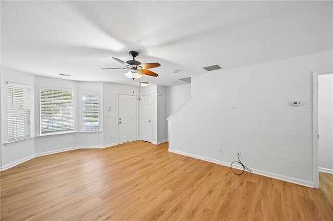 Building Photo - 725 Crestwell Cir