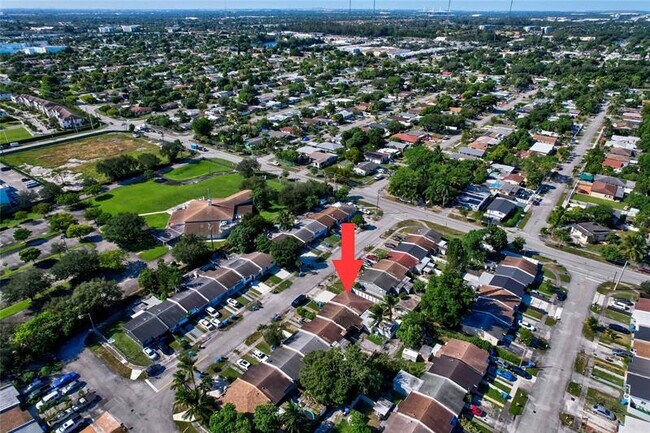 Building Photo - 5461 SW 38th Ct