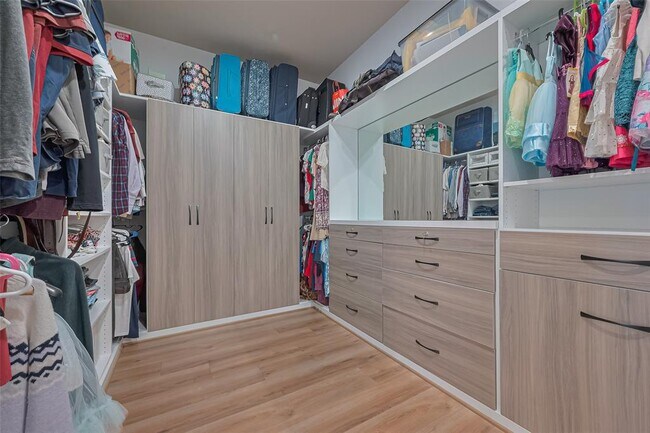 Building Photo - 25618 British Pine court
