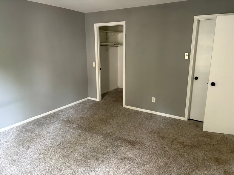 Building Photo - 6710 Park Ridge Dr